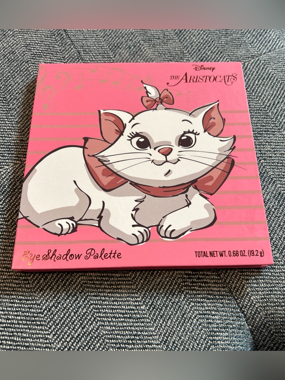 New Disney The Aristocats - MARIE - 16 Color Bow Imprinted Eyeshadow Palette